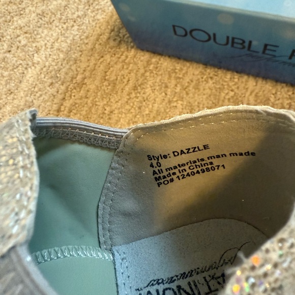 Girls Double Platinum Glitter Jazz Dance Shoes Size 4 New In Box - Picture 4 of 4
